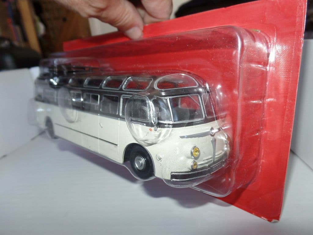 IXO HC-17 Isobloc Bus 